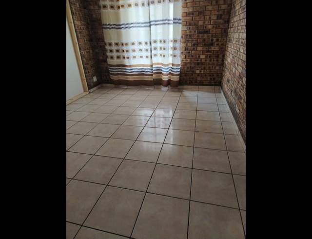 5 BEDROOM APARTMENT BLOCK FOR SALE IN AMAJUBA PARK